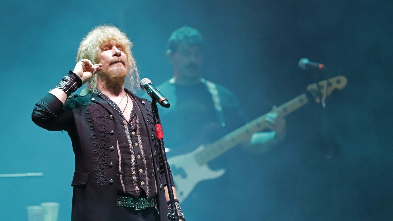 Manuel Martínez, en un concierto de Medina Azahara.