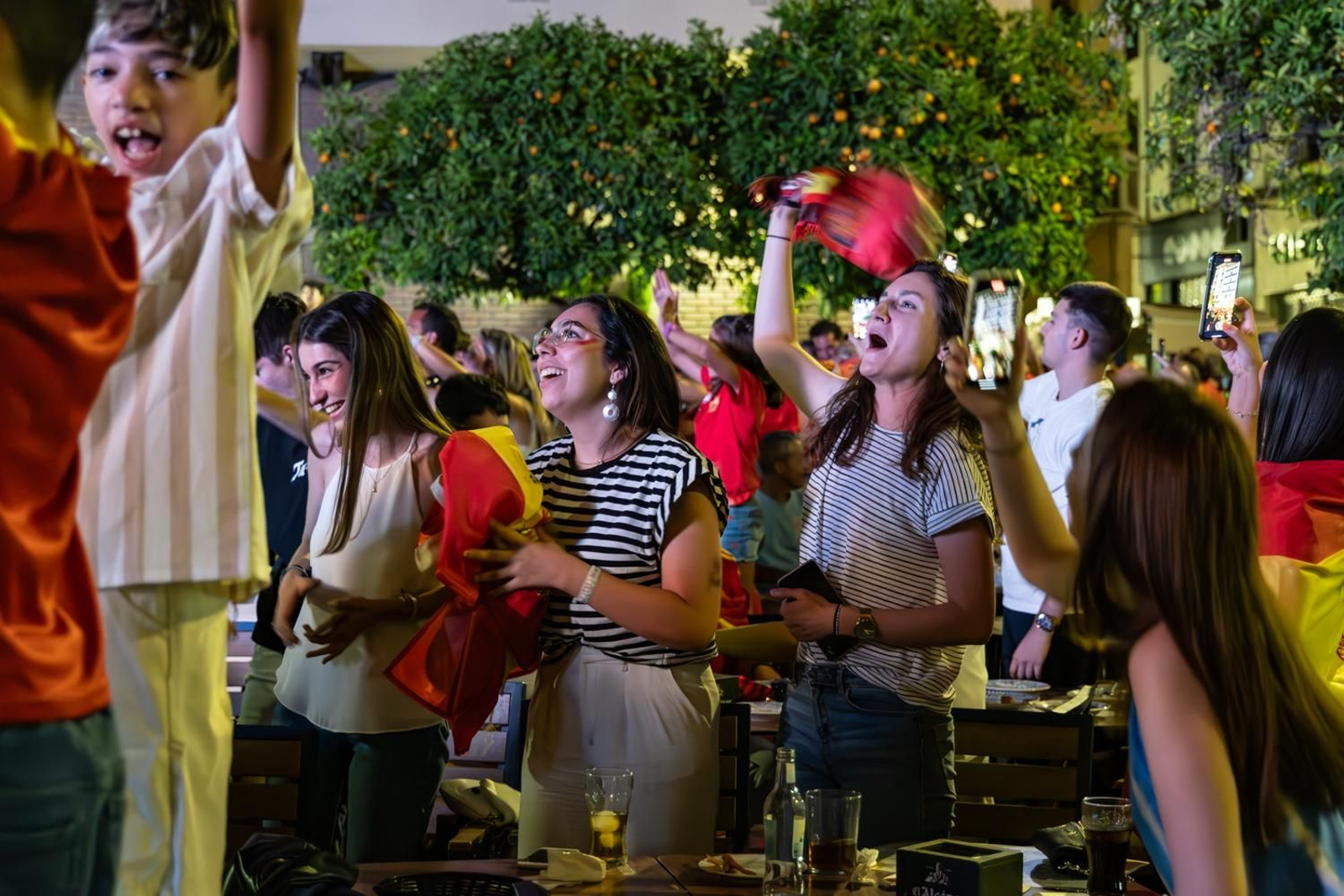 La euforia jiennense por la victoria de España, imágenes