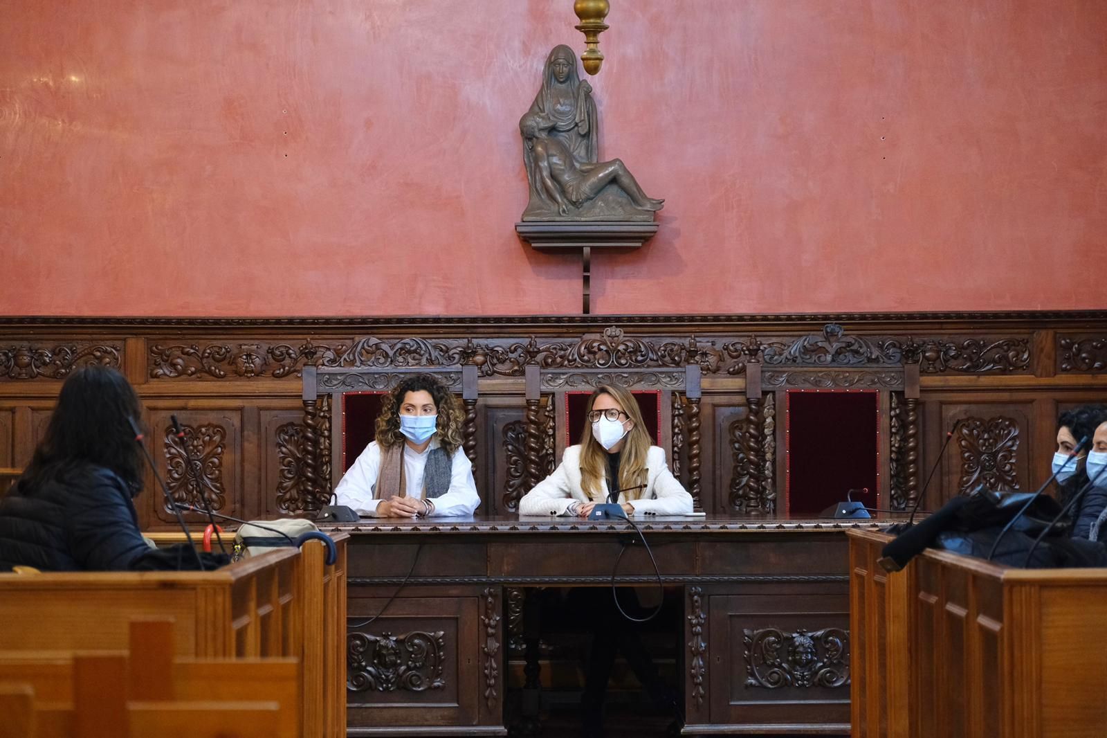 Un momento de la reunión mantenida en el Salón Noble del Ayuntamiento.
