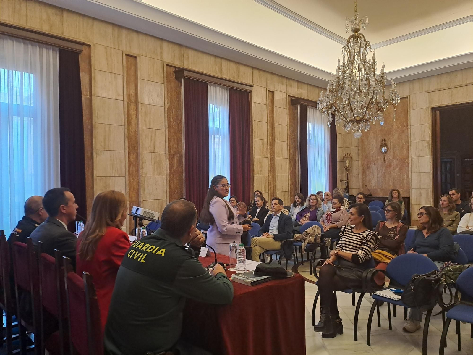 Mesa redonda en la Subdelegación del Gobierno sobre los riesgos de internet para los menores