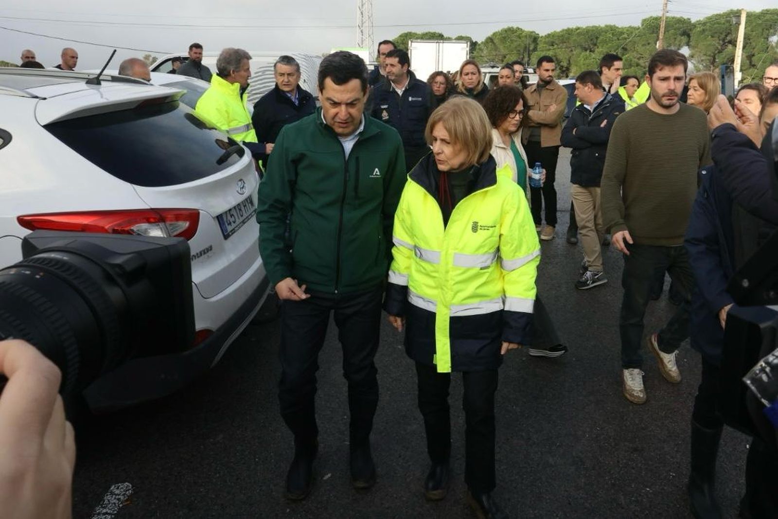 Imágenes de la visita de Alberto Núñez Feijóo y Juanma Moreno a las zonas inundadas de Jerez
