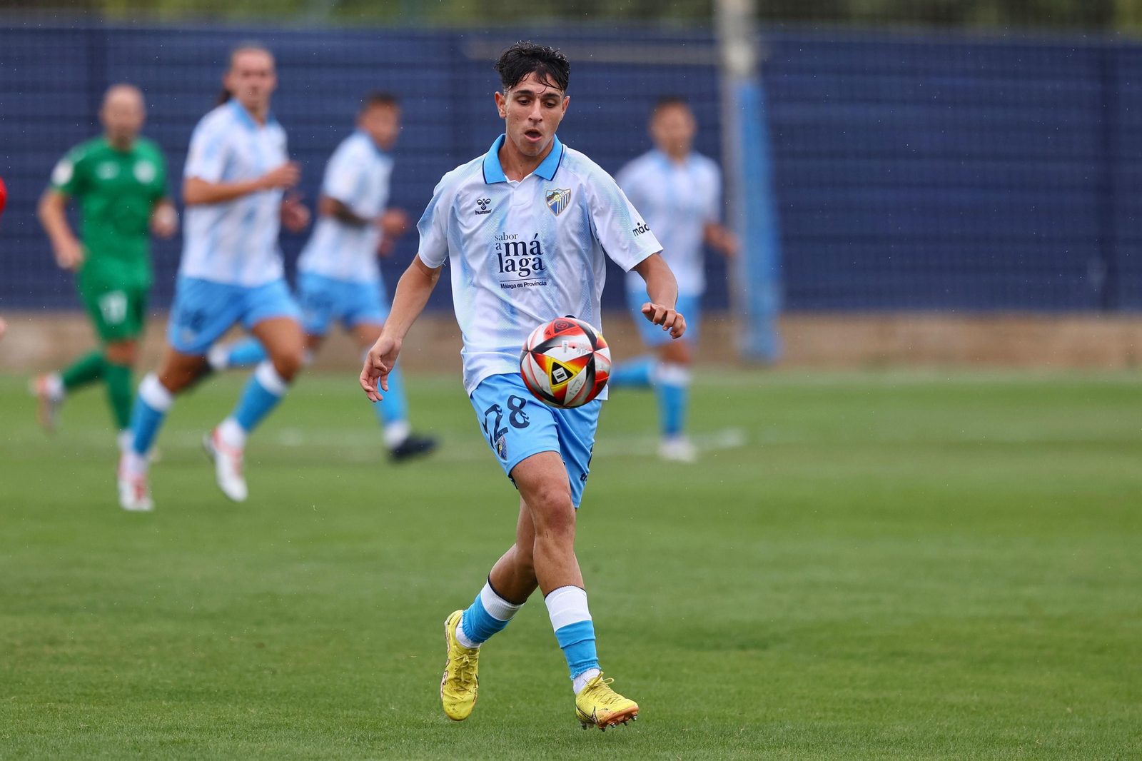 El Torremolinos se lleva el derbi con el Atlético Malagueño (1-2) El Torremolinos se lleva el derbi con el Atlético Malagueño (1-2)