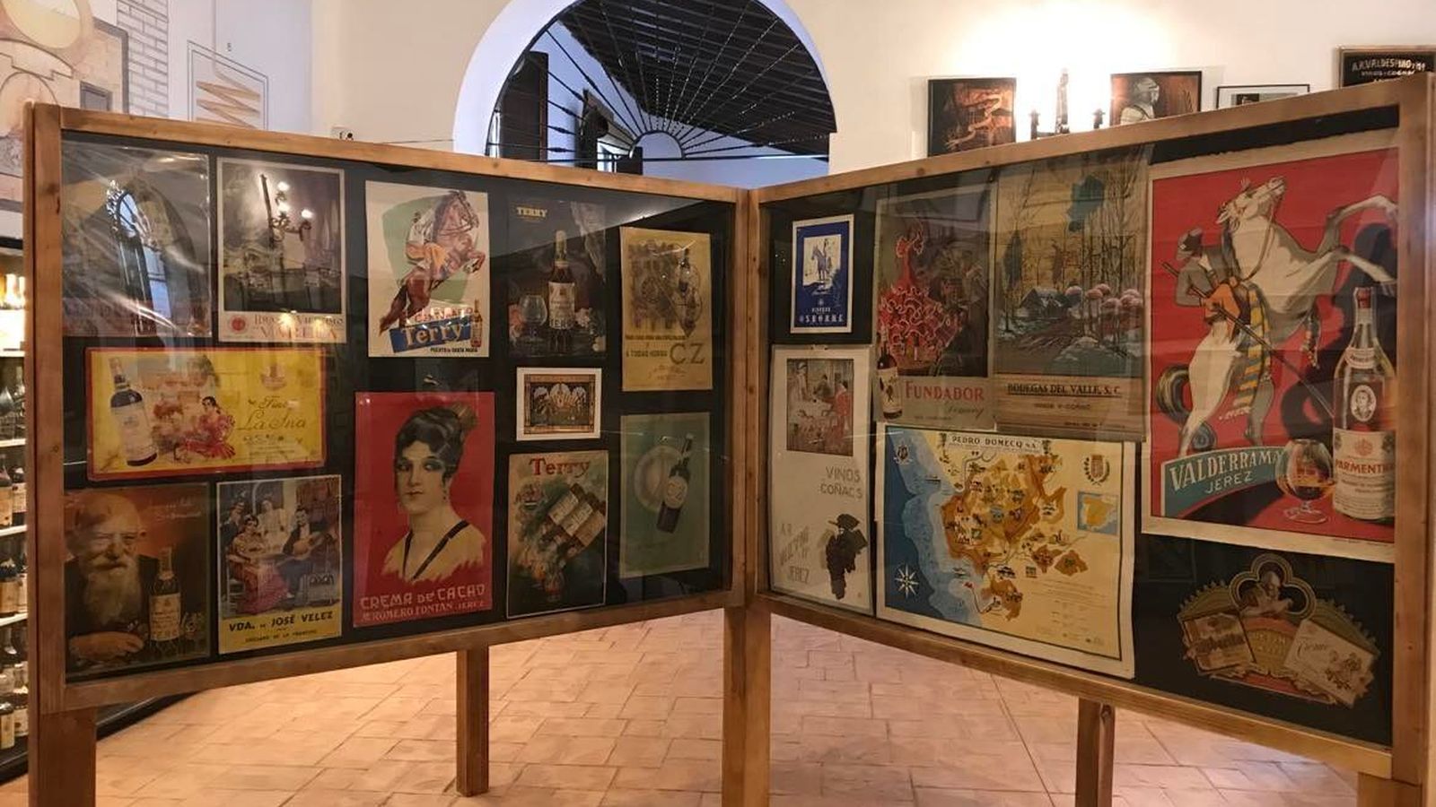Roberto Amillo y su Galería del jerez reúne un fondo de primer orden.