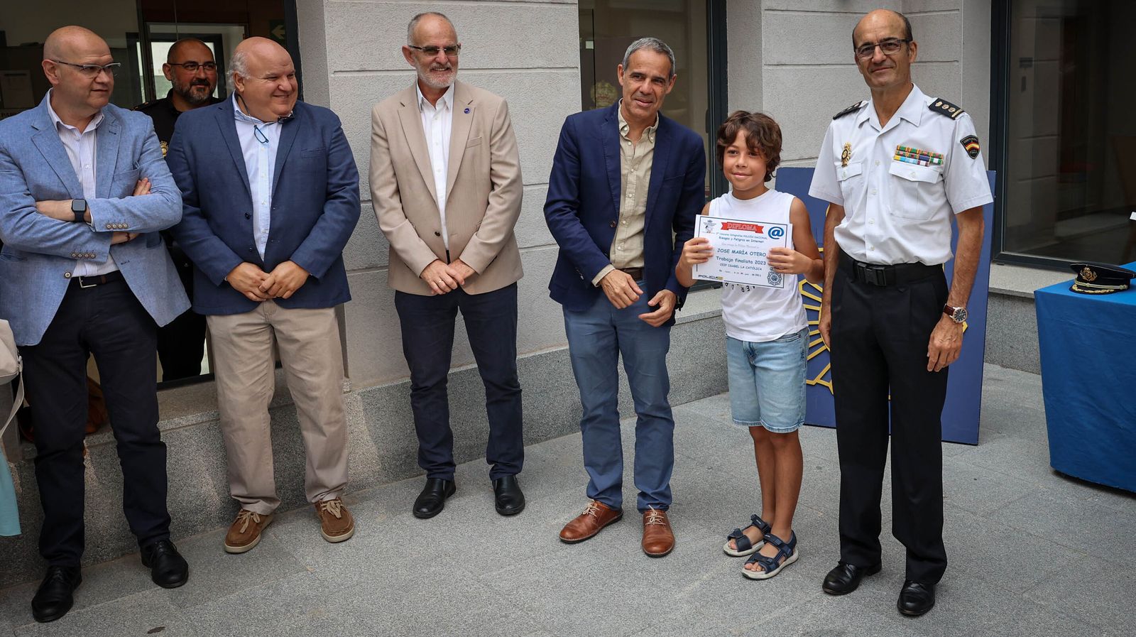 La policía entrega los 3º Premios de Infografías Sobre el Riesgo de Internet a escolares de Jerez