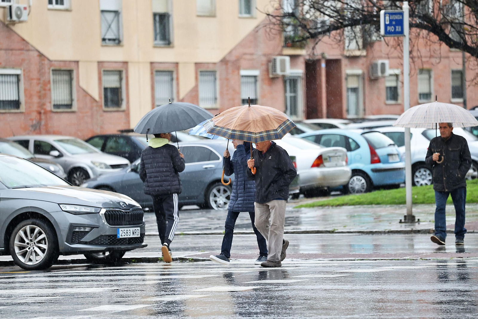 Las imágenes de la lluviosa mañana del jueves 13 de marzo en Huelva