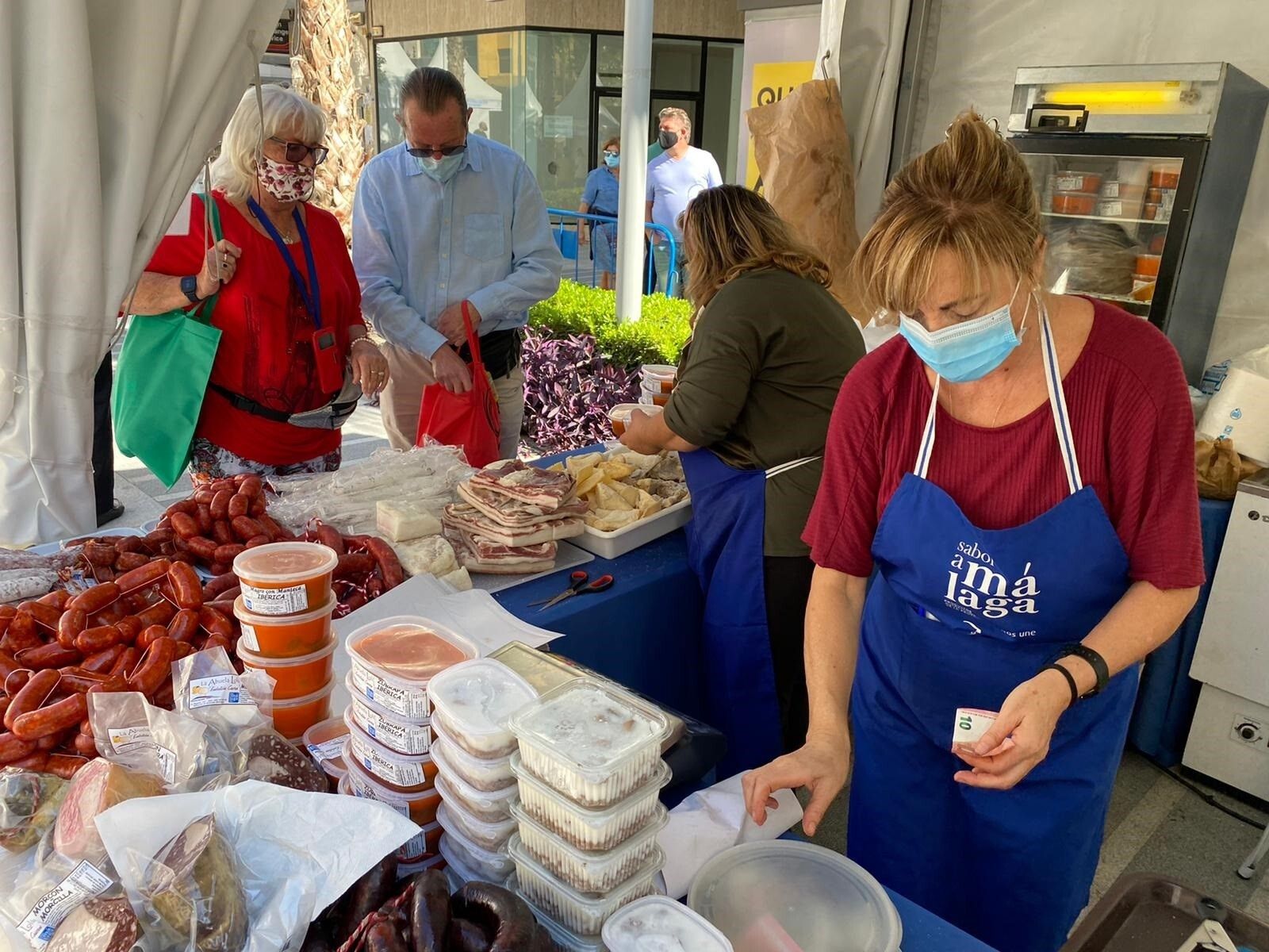 Uno de los puestos de Sabor a Málaga en uno de los mercado celebrados por la provincia.