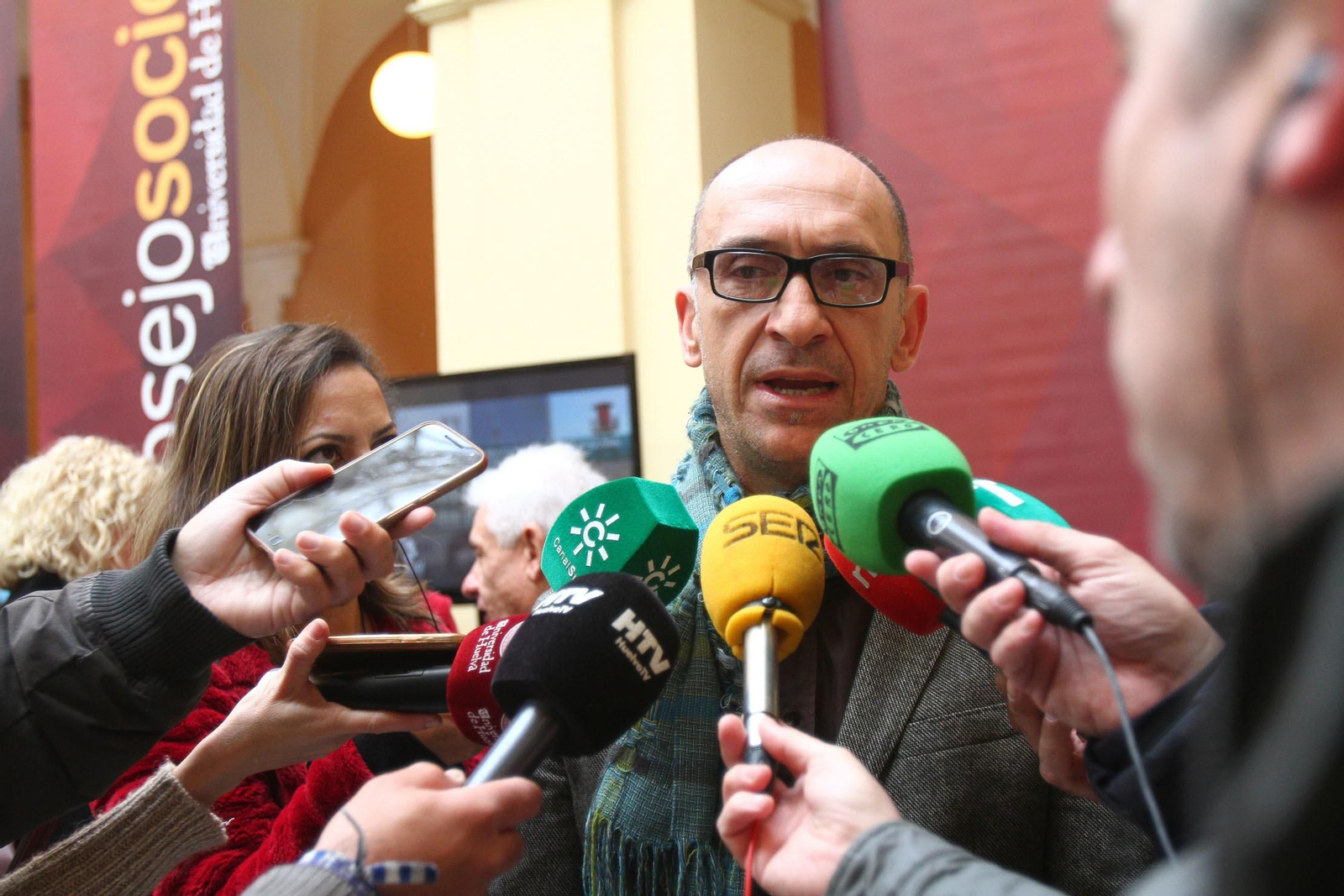 Imágenes de la presentación del estudio sobre 'El impacto económico, social y cultural de la UHU en la provincia'