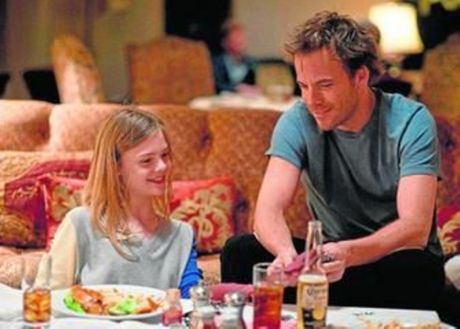 Elle Fanning y Stephen Dorff, padre e hija en este retrato del vacío filmado por Sofia Coppola.