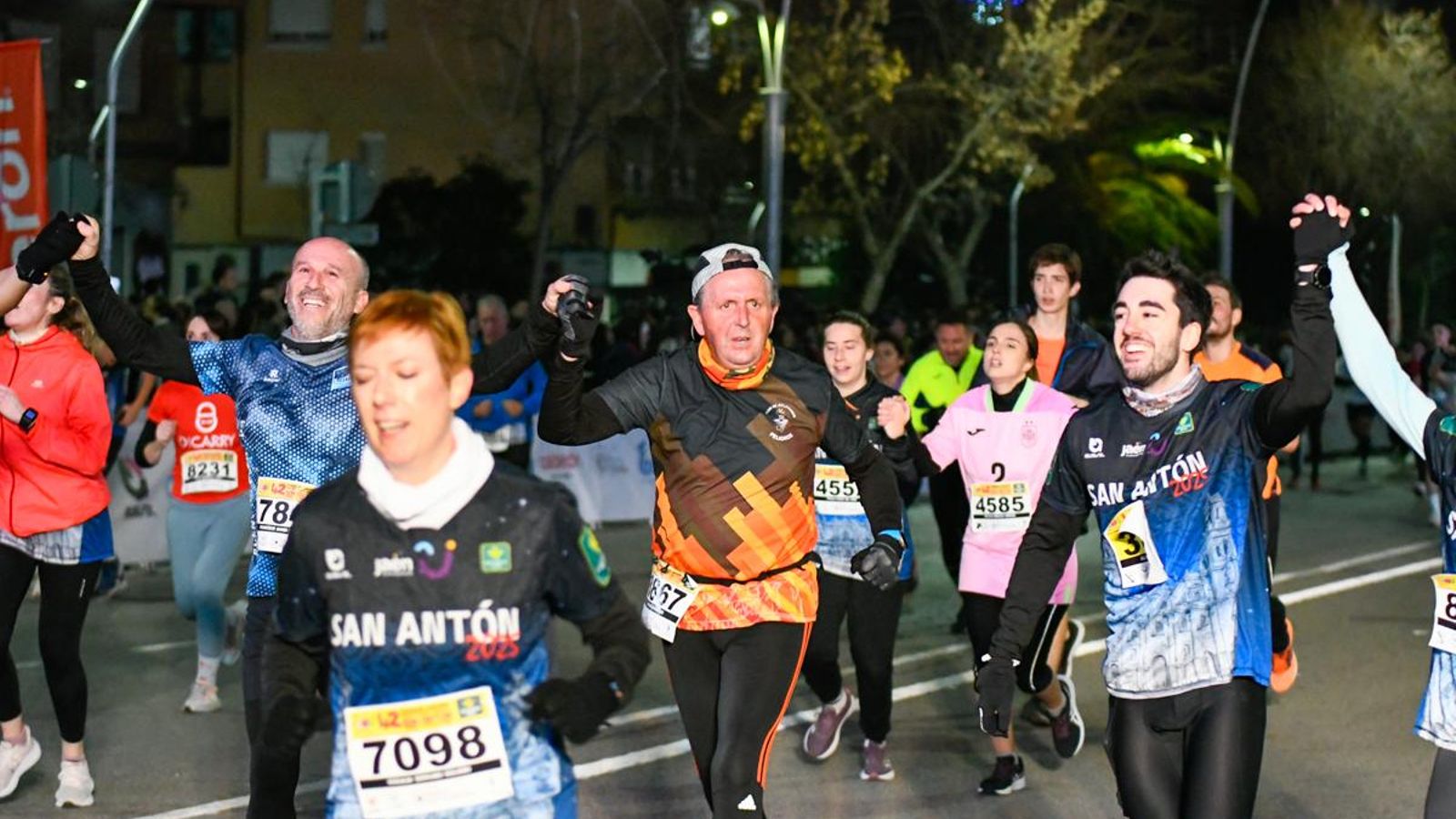 En imágenes: búscate en tu llegada a meta de la Carrera de San Antón 2025 (10)