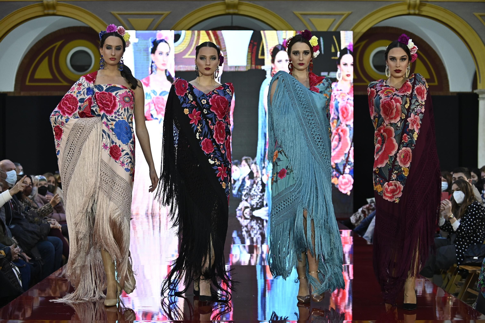 El desfile de Ángeles Espinar y Maite Cárdenas en Pasarela Huelva Flamenca 2022, todas las fotos