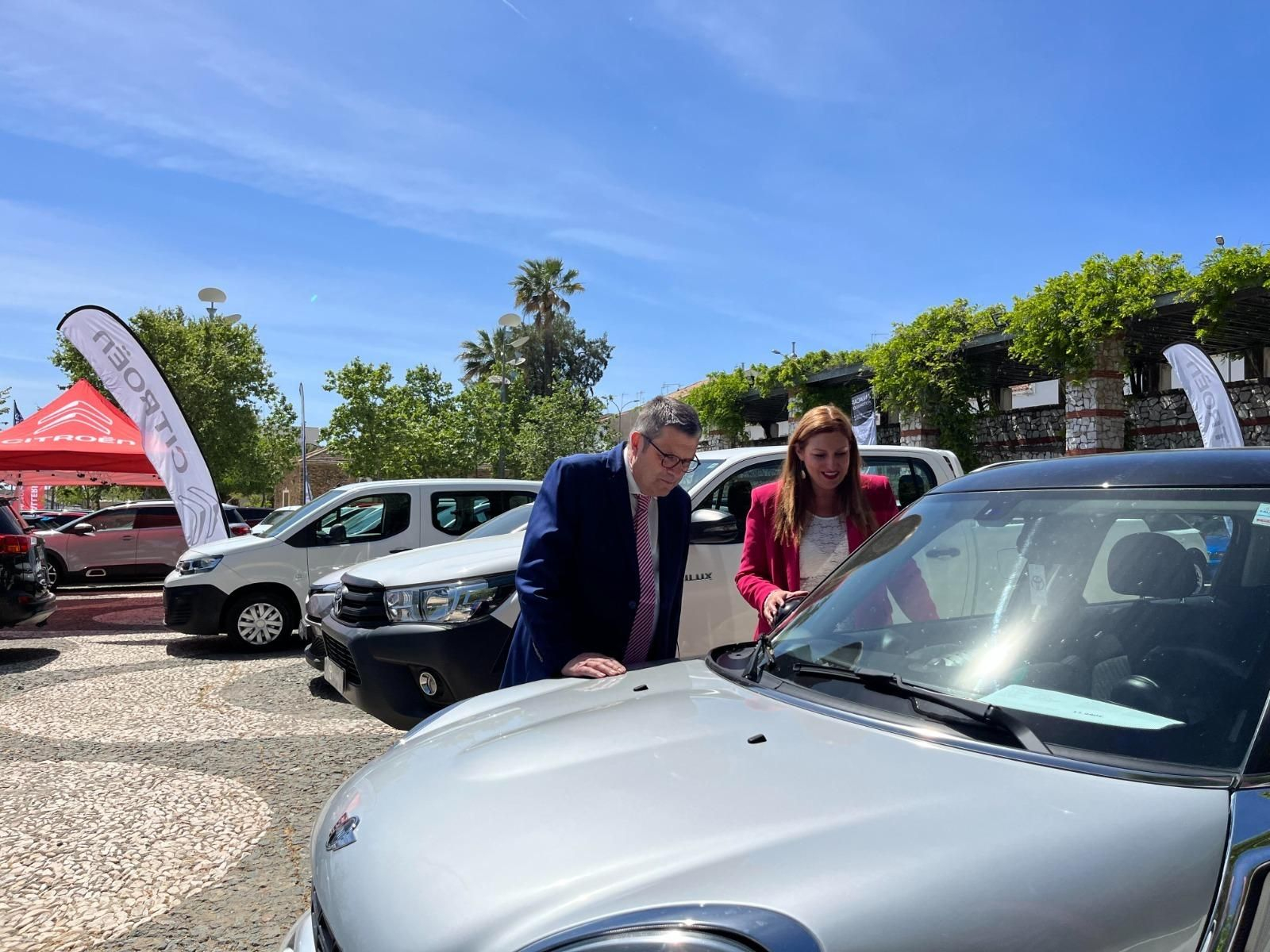 El Salón del Vehículo de Ocasión y de Movilidad Sostenible de Valverde del Camino, en imágenes