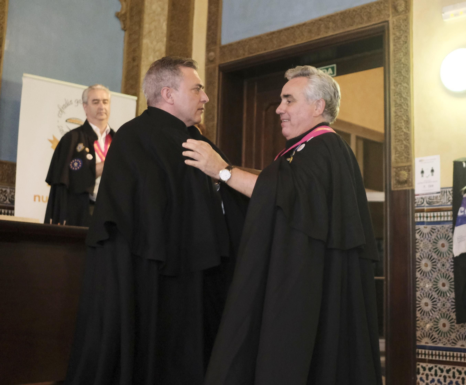 El alcalde de Córdoba es investido Cofrade de Honor de la Cofradía del Salmorejo, en imágenes