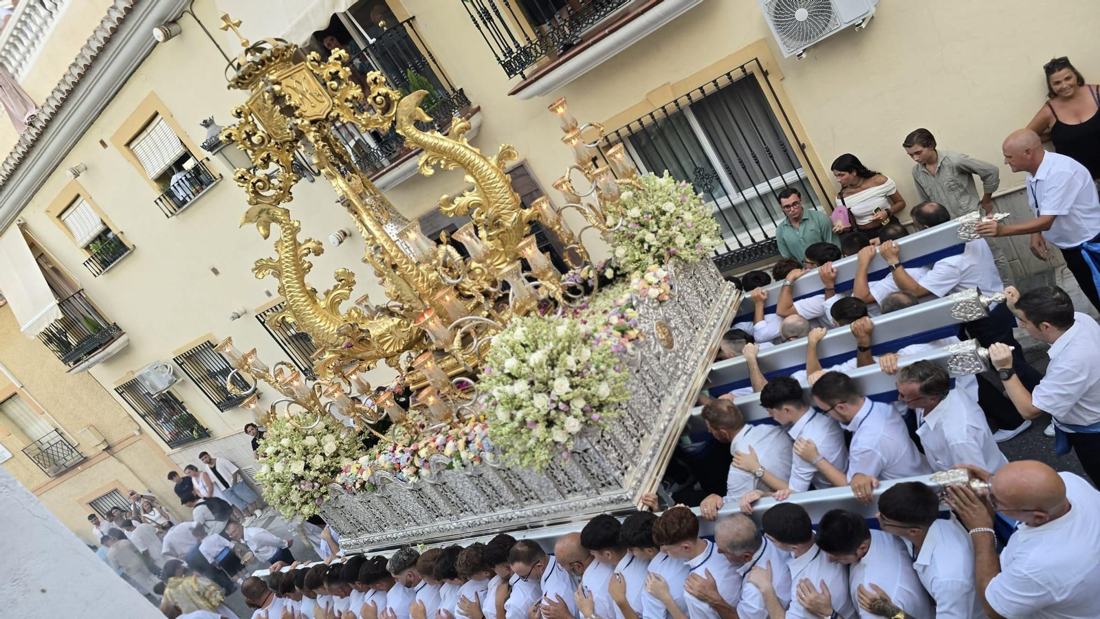 Un momento de la procesión de la Virgen de la Antigua en Almuñécar