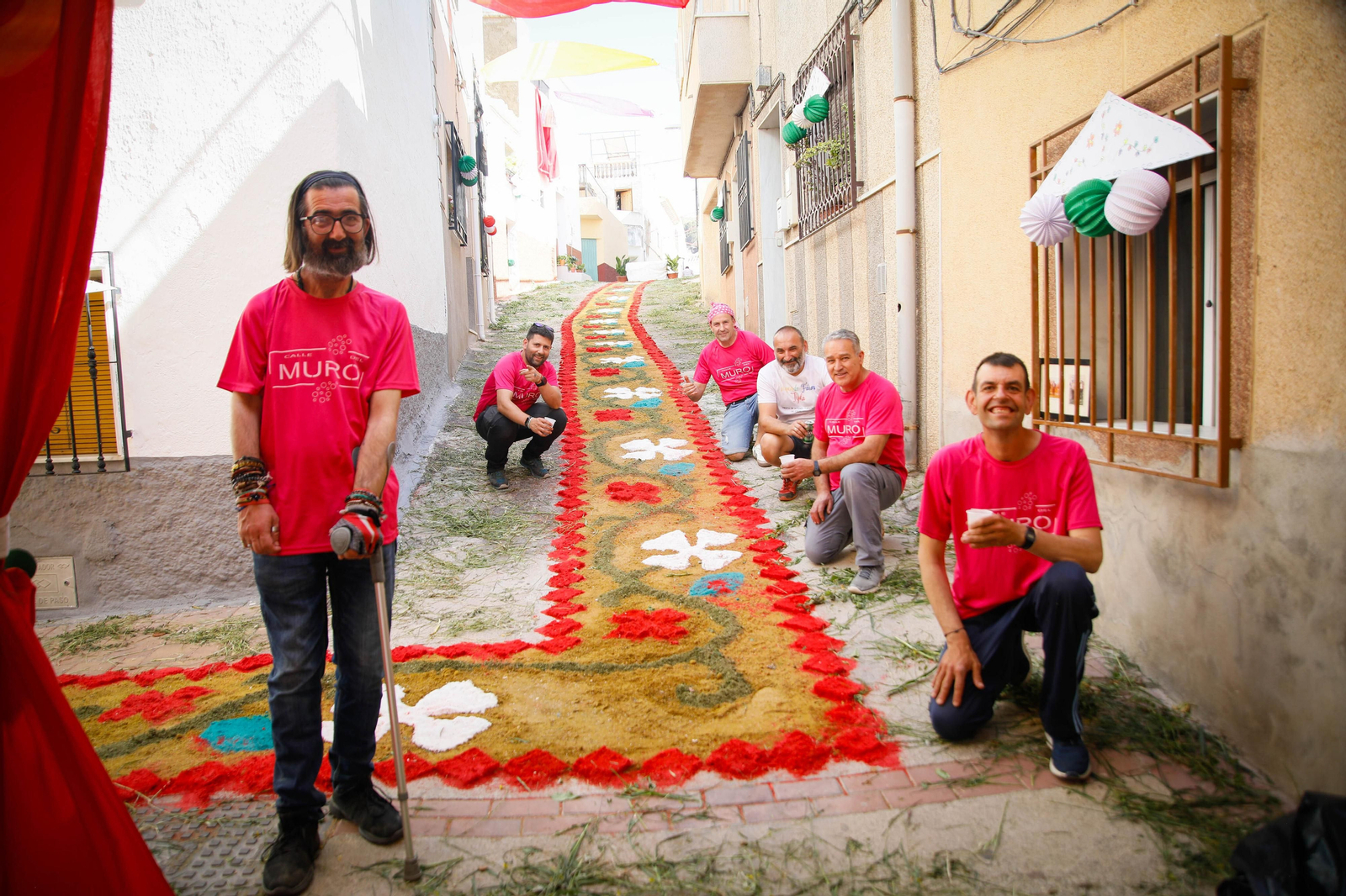 Así es la gran alfombra de serrín para que levite la Virgen de Fátima de Tíjola