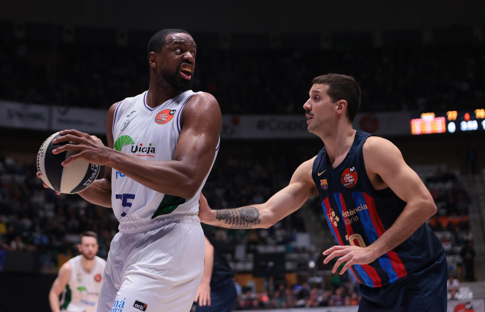 Will Thomas, ante Laprovittola.