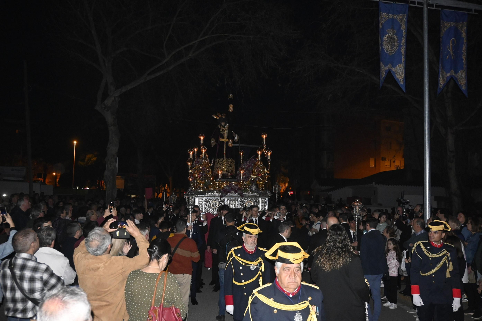 El Vía Crucis de la Semana Santa de Huelva, en imágenes