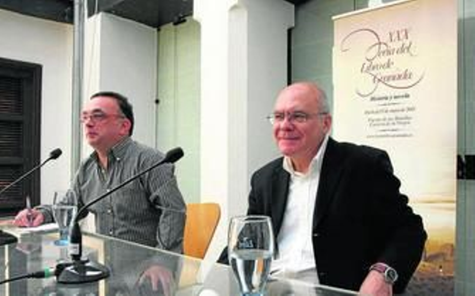 Alejandro V. García, junto a Justo Navarro ayer, en la Casa de los Tiros.