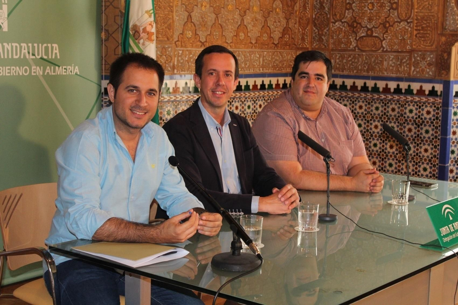 El director del (IAJ), Francisco Pizarro, junto a  José María Martín, y Ramón Soto.
