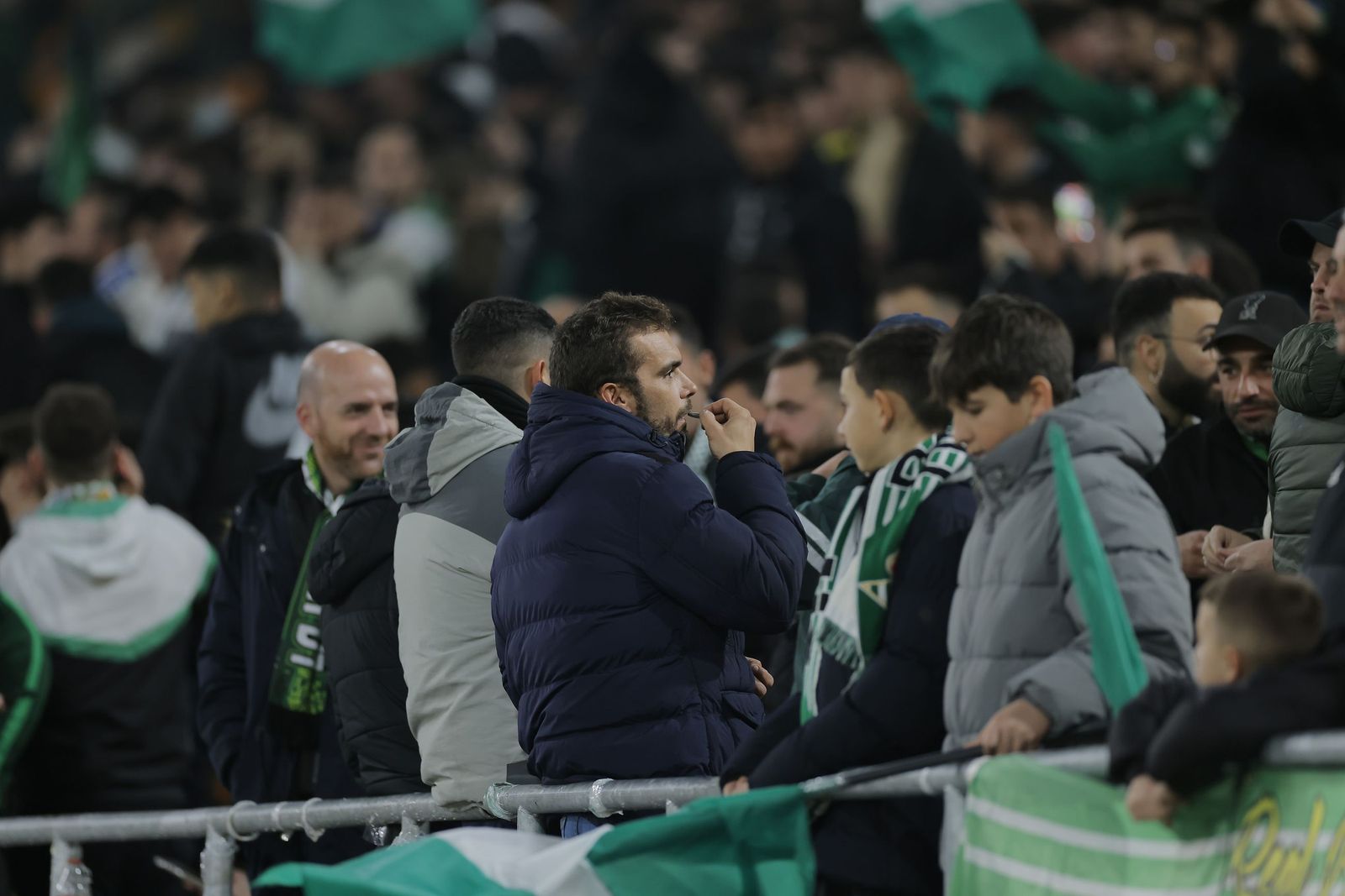 Buscate en las fotos del Betis - Feyenoord