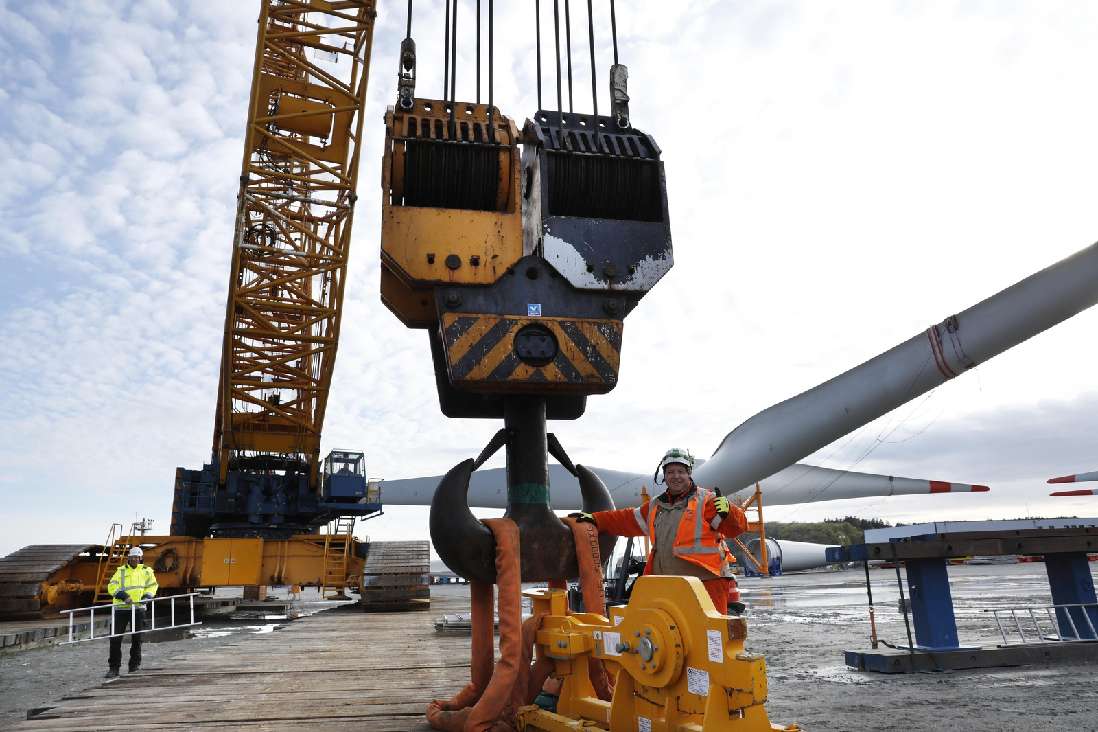 Puerto Real, presente en la estación eólico marina Wikinger