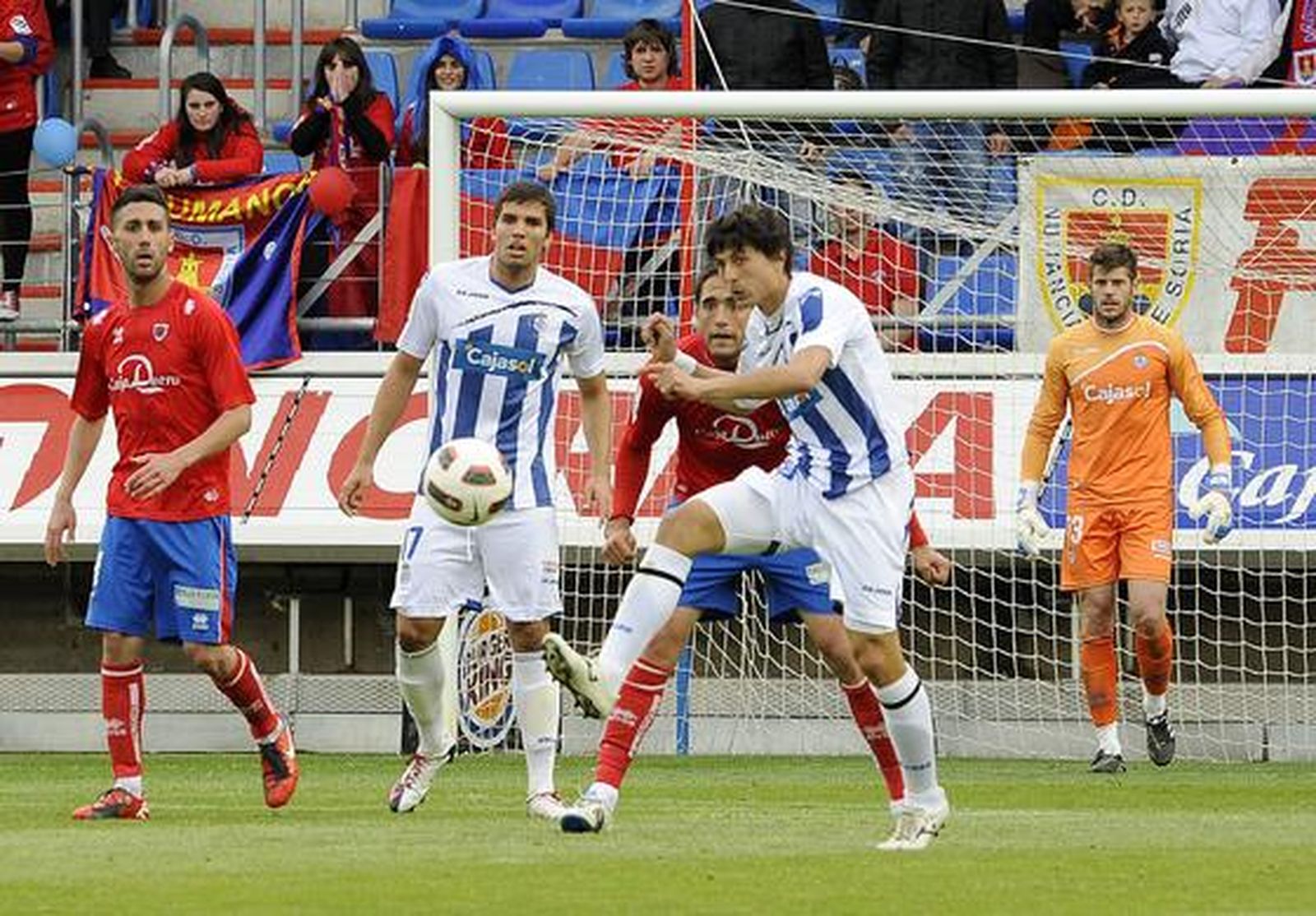 El Recreativo deja casi sentenciada la permanencia tras ganar 0-2 al Numancia. / LOF