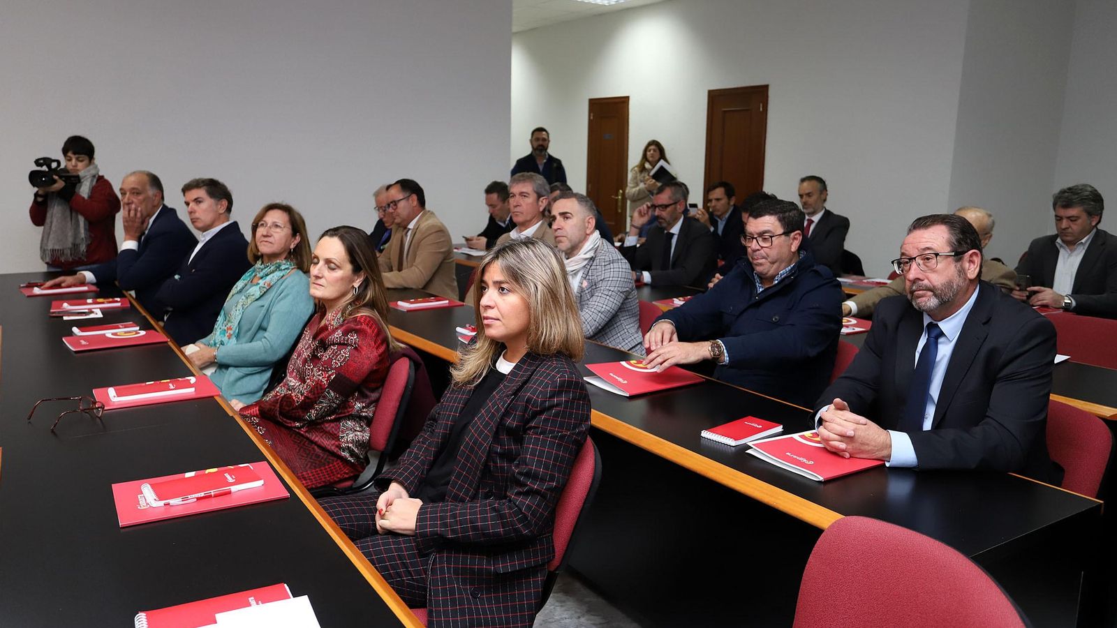 Un momento de la celebración del pleno a mediodía de ayer en la sede de la Cámara de Comercio de Huelva.