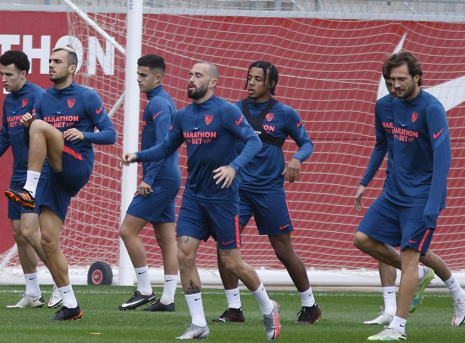 Aleix Vidal, en un entrenamiento del Sevilla.