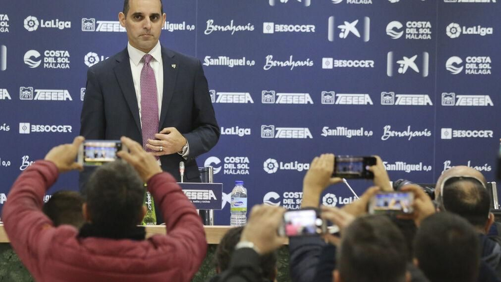 Richard Shaheen en una rueda de prensa en La Rosaleda. Richard Shaheen en una rueda de prensa en La Rosaleda.