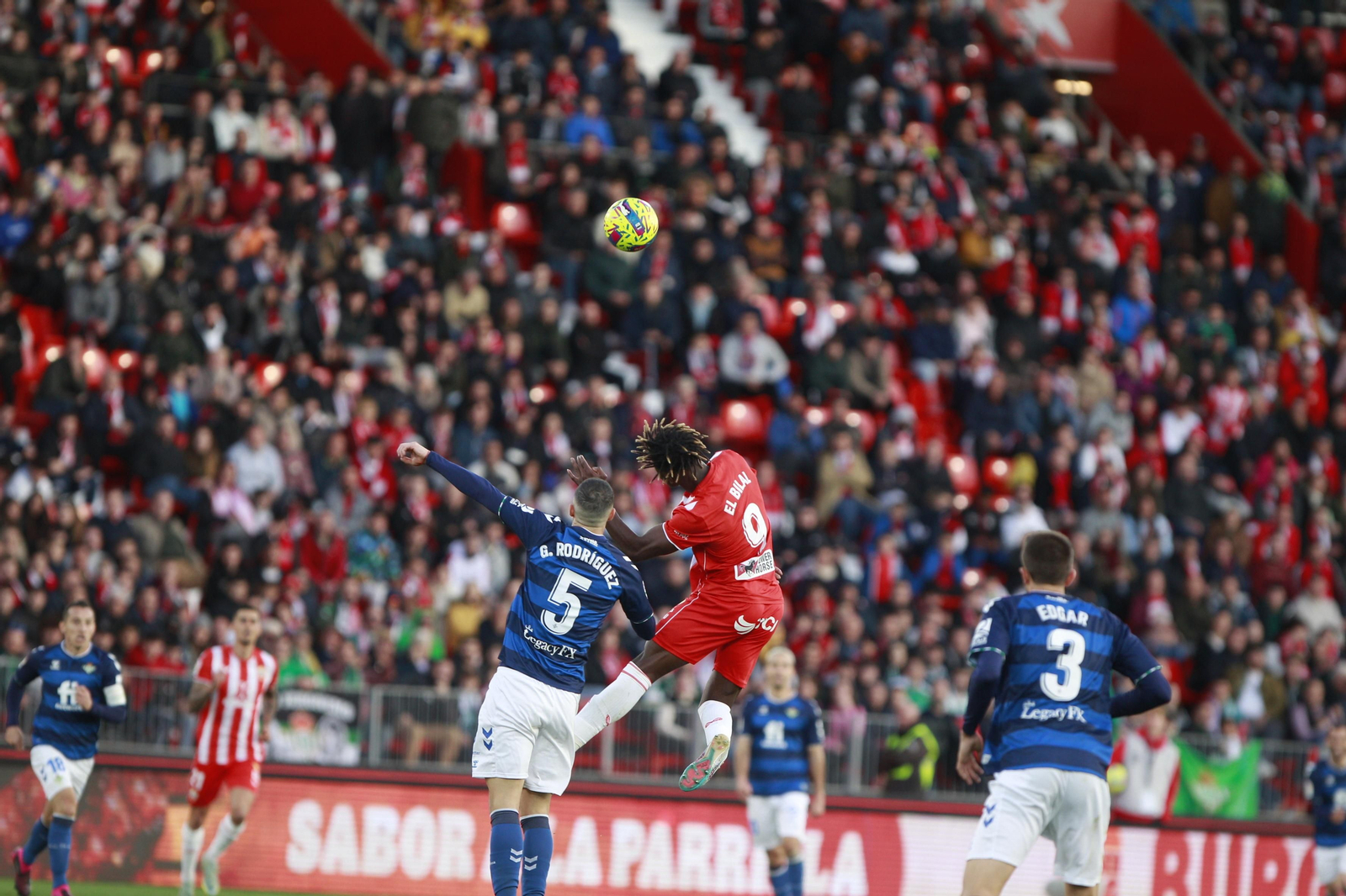 Imágenes del partido de fútbol U.D. Almería-Real Betis Balompié