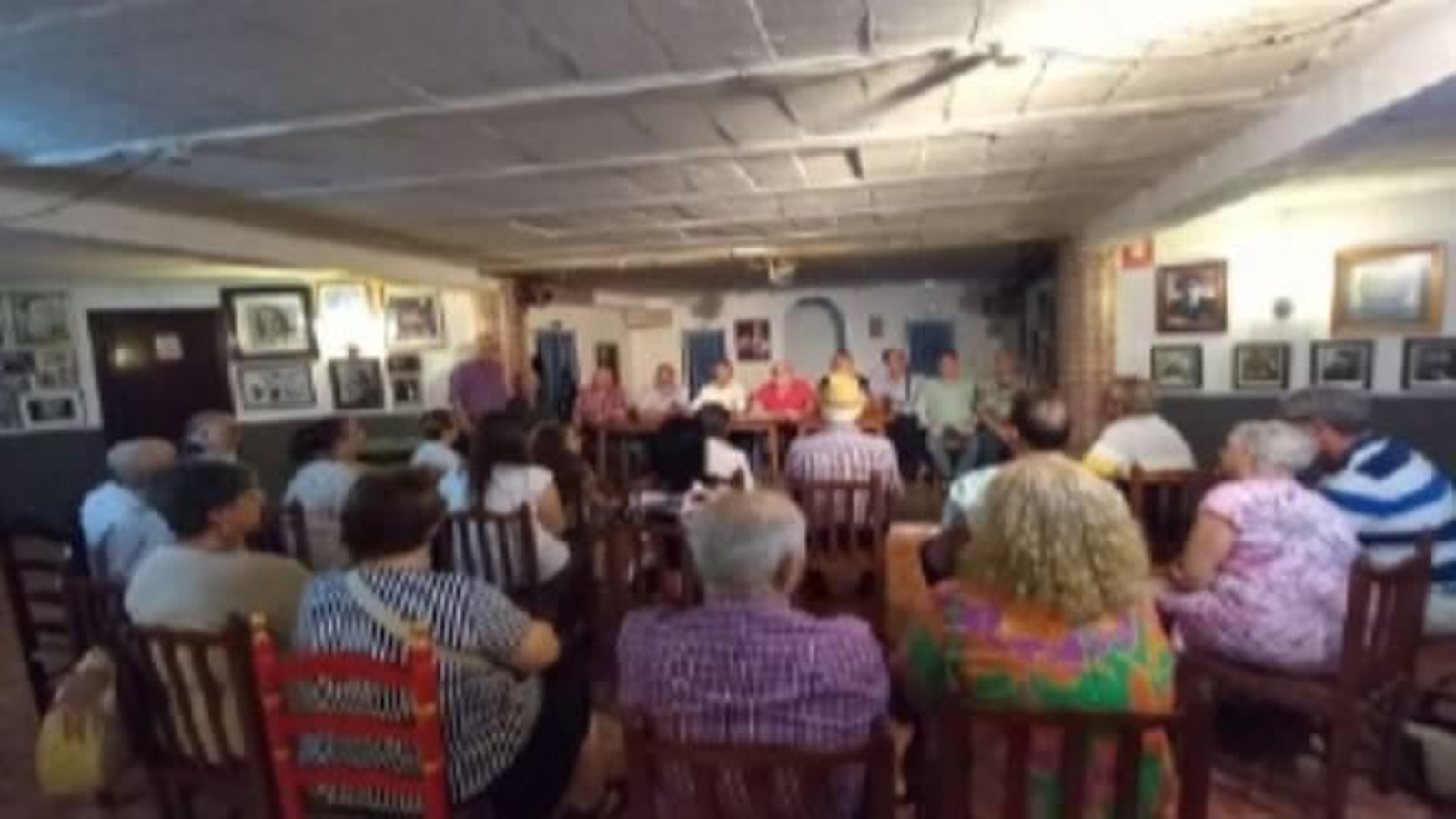 La reunión de socios de la Peña Flores de Algeciras.