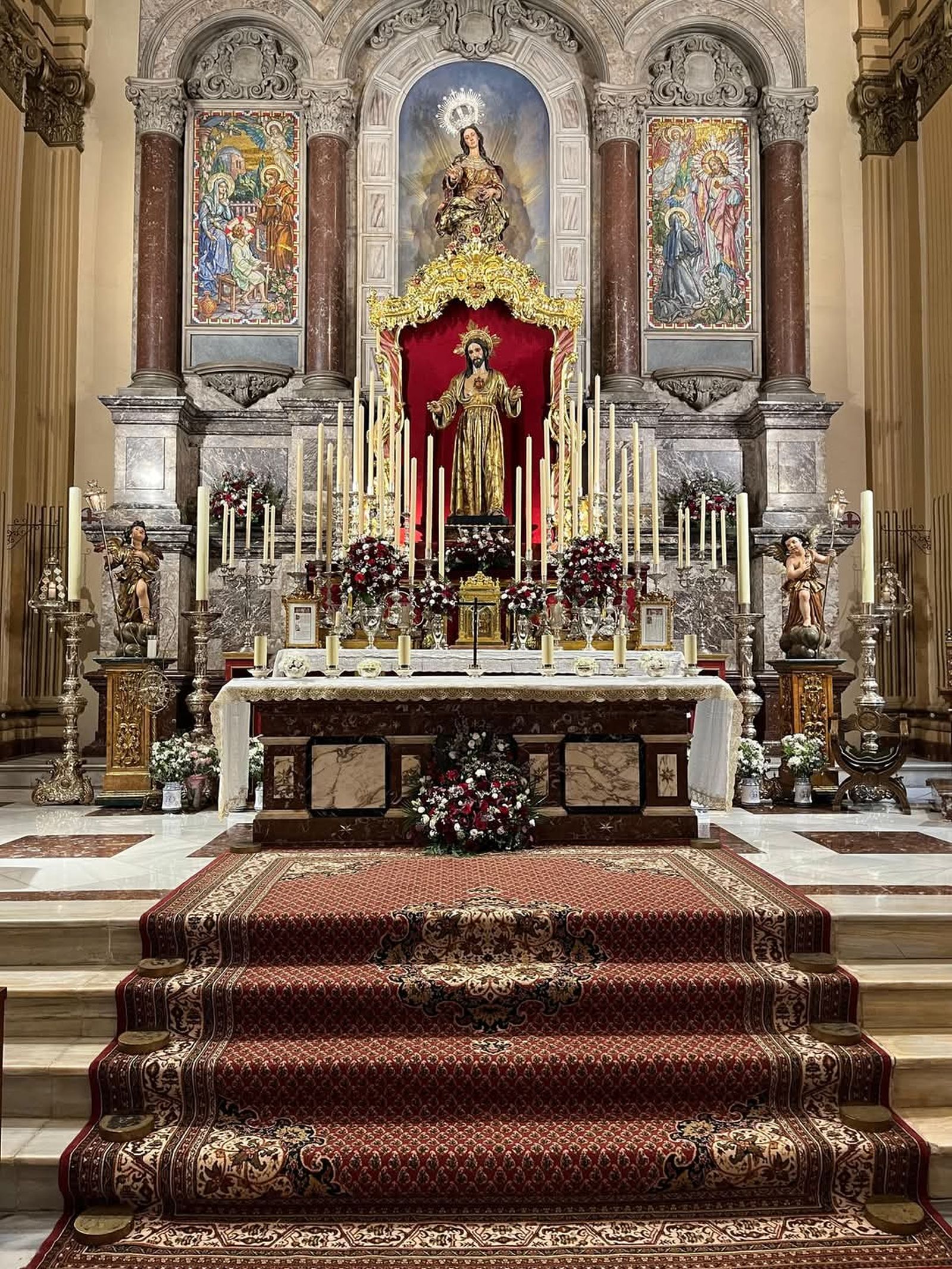 Altar de triduo al Sagrado Corazón en Nervión