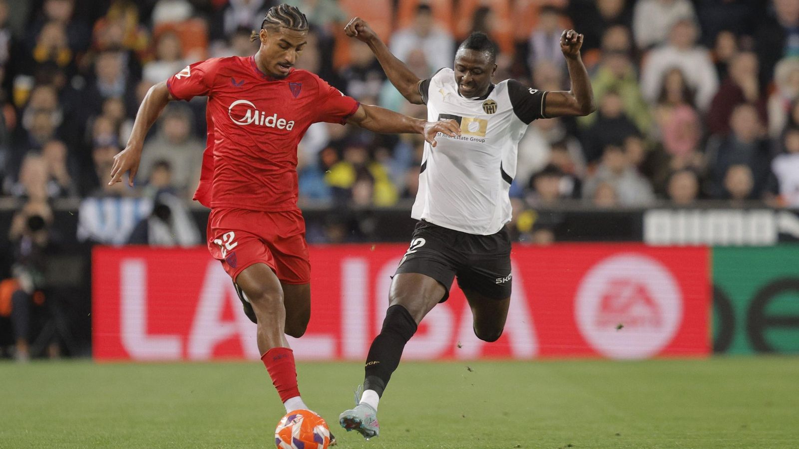 Badé, presionado por Sadiq.