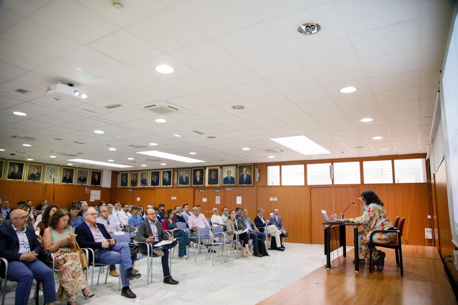 Una de las ponencias de la jornada.