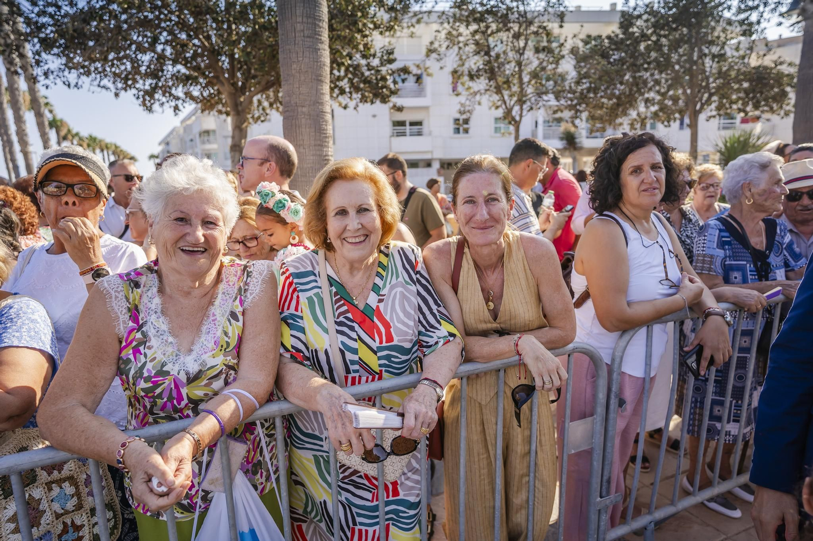 La procesión de la Virgen del Carmen y Santa Ana pone el broche final a las fiestas del Puerto de Roquetas