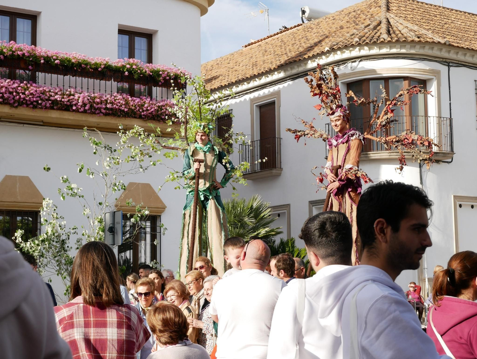 Un paseo en imágenes por las Calles en Flor de Cañete de las Torres