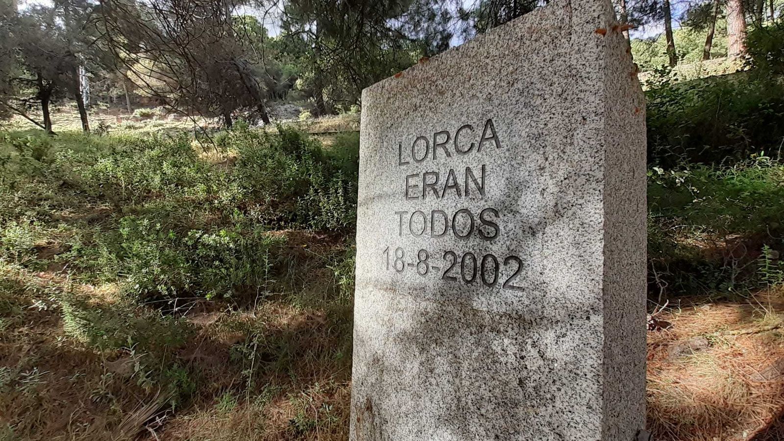 Lápida conmemorativa en el barranco de Víznar