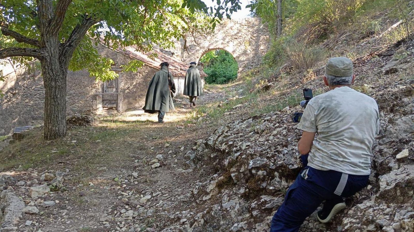 Escena del rodaje en mitad de la sierra. Escena del rodaje en mitad de la sierra.