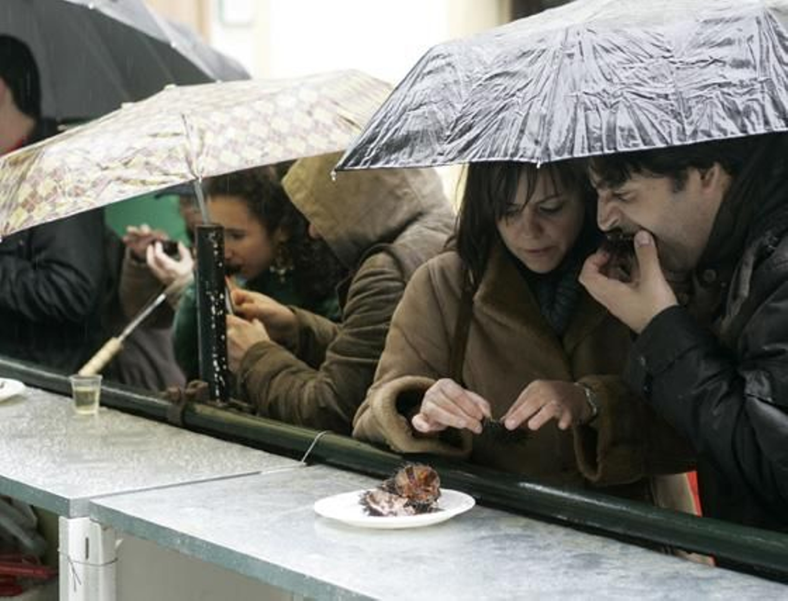 Las precipitaciones provocaron una baja afluencia de personas a la cita precarnavalera y la suspension de las actuaciones previstas. 

Foto: Jesus Marin