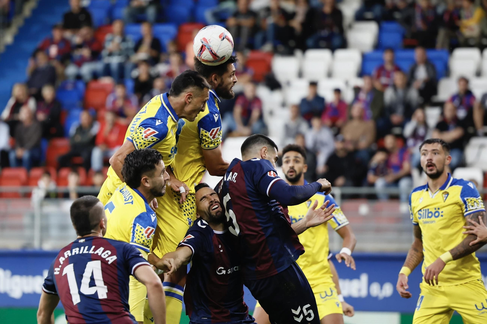 Las imágenes del partido de fútbol Éibar - Cádiz
