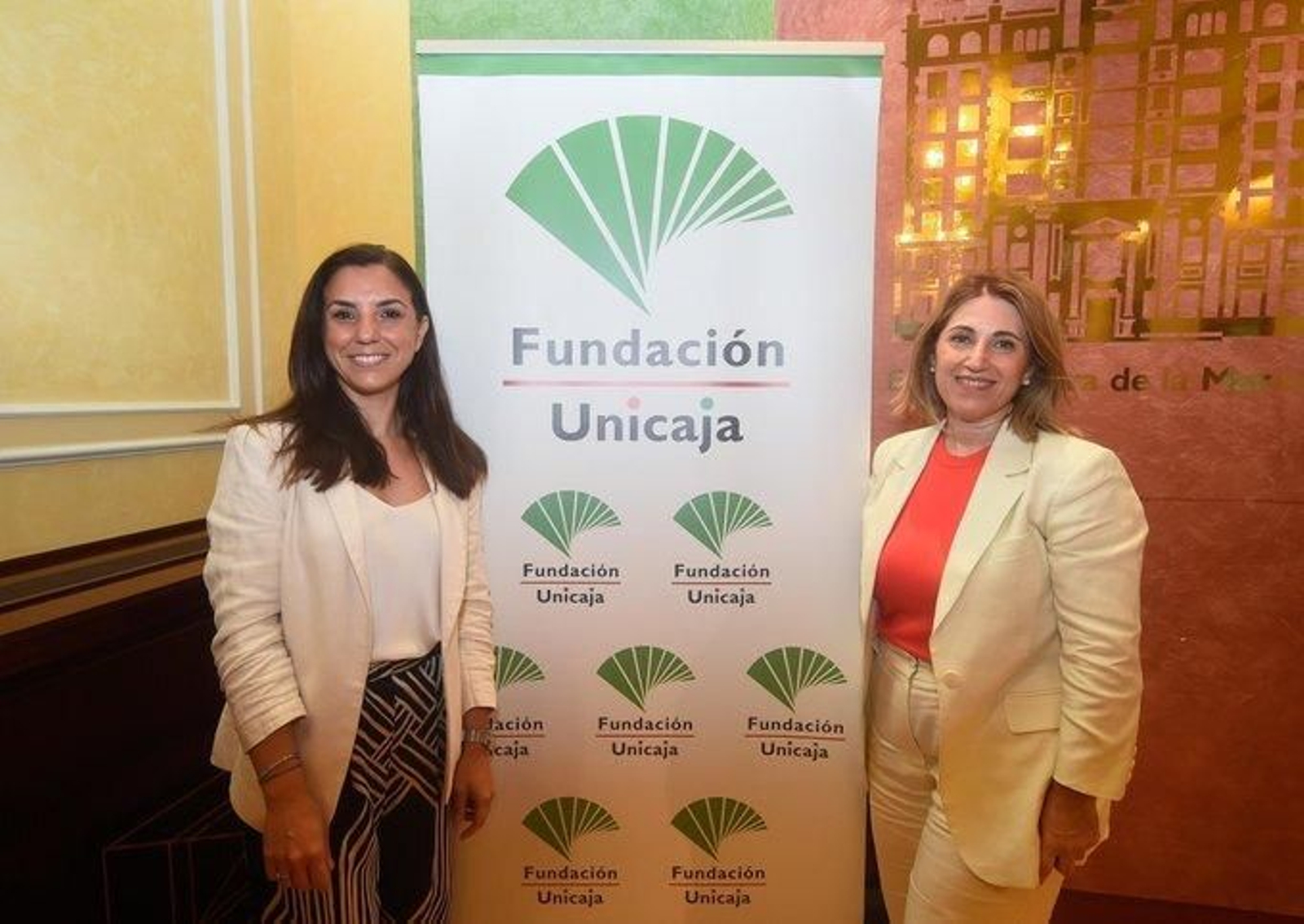 Cristina Rico, de Fundación Unicaja, y la concejala de Educación, María Paz Flores