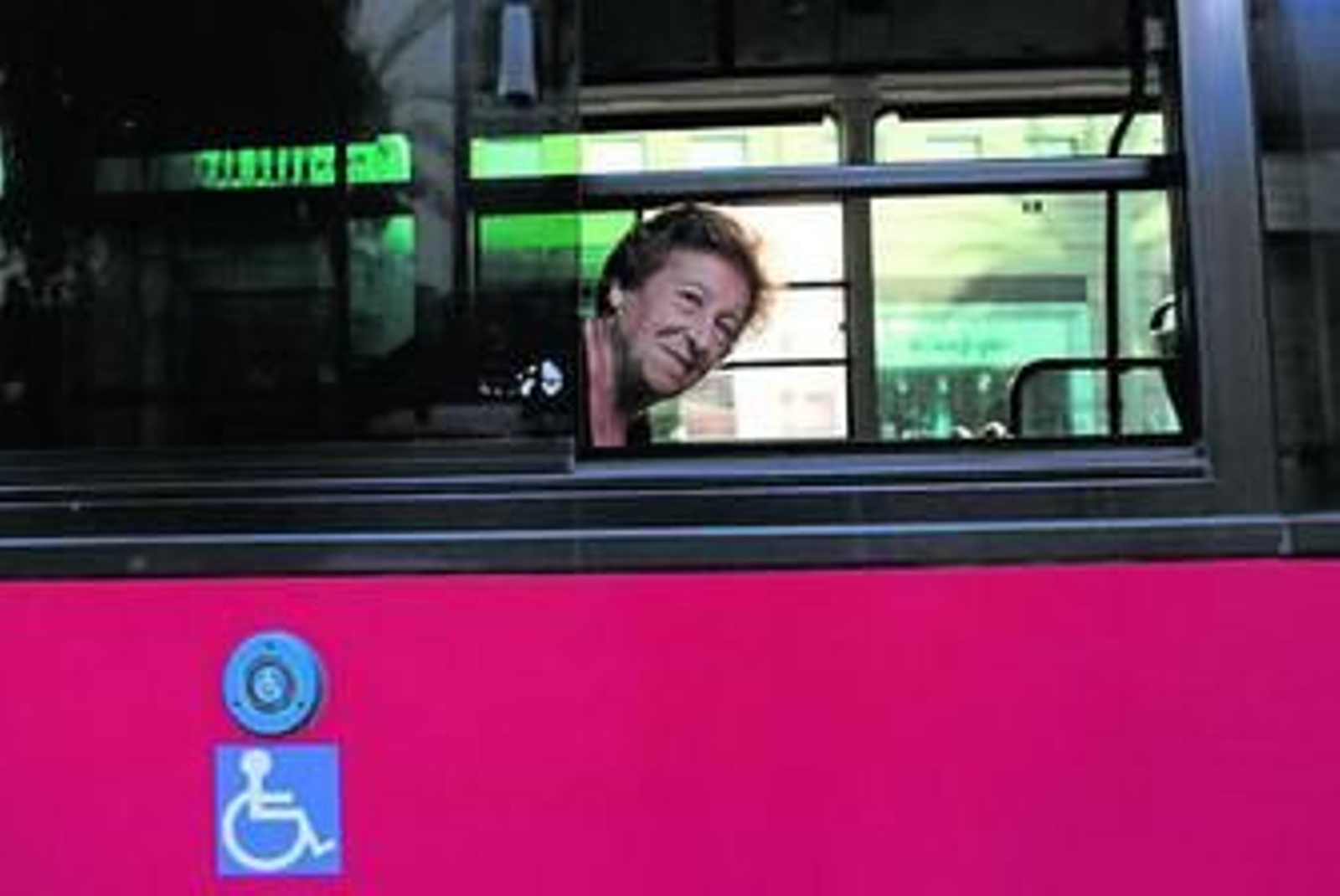 El plan de ajuste reduce sueldos y sube un 3% las tasas municipales