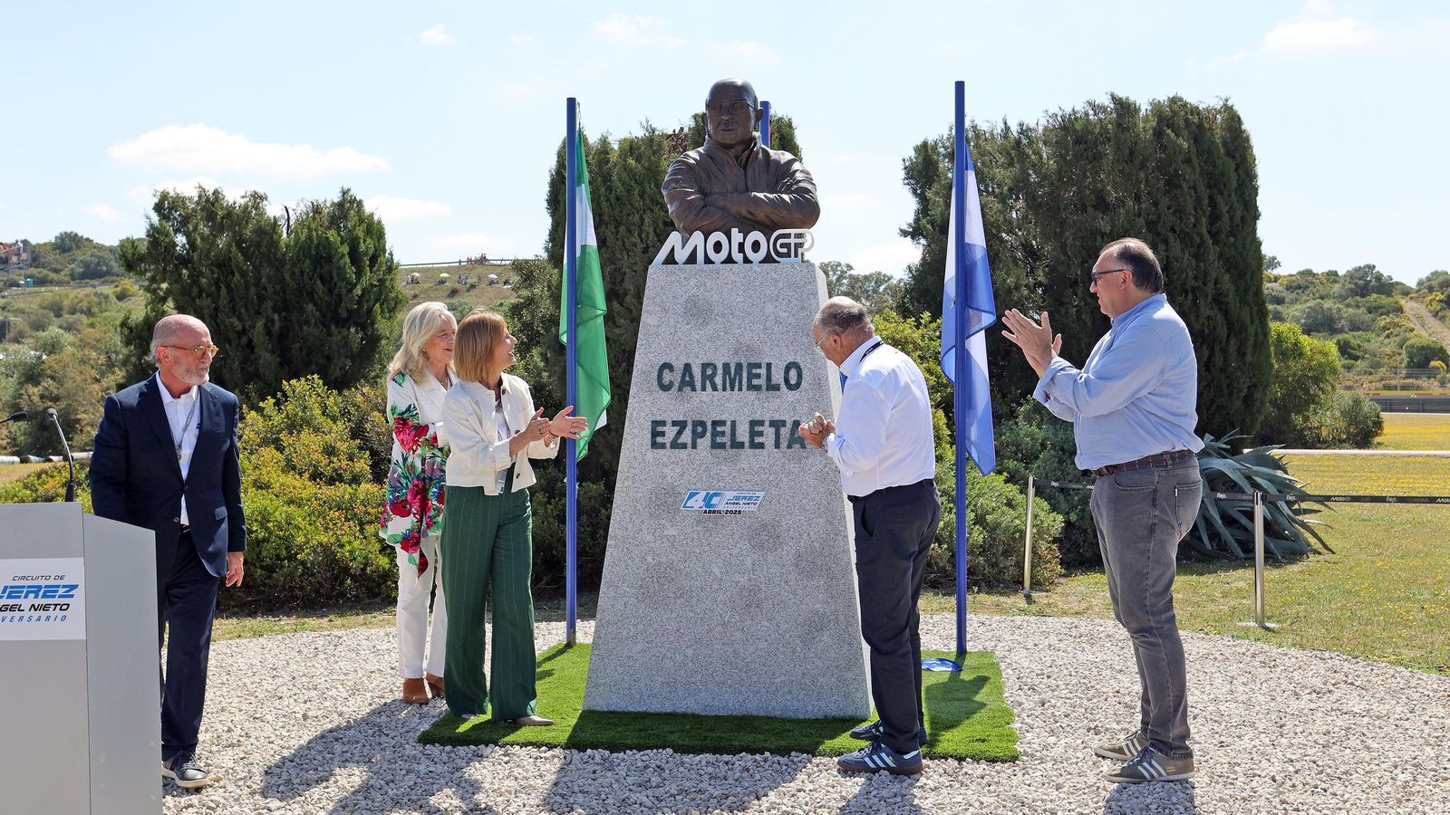 Inauguración del monumento a Carmelo Ezpeleta en el Circuito de Jerez - Ángel Nieto