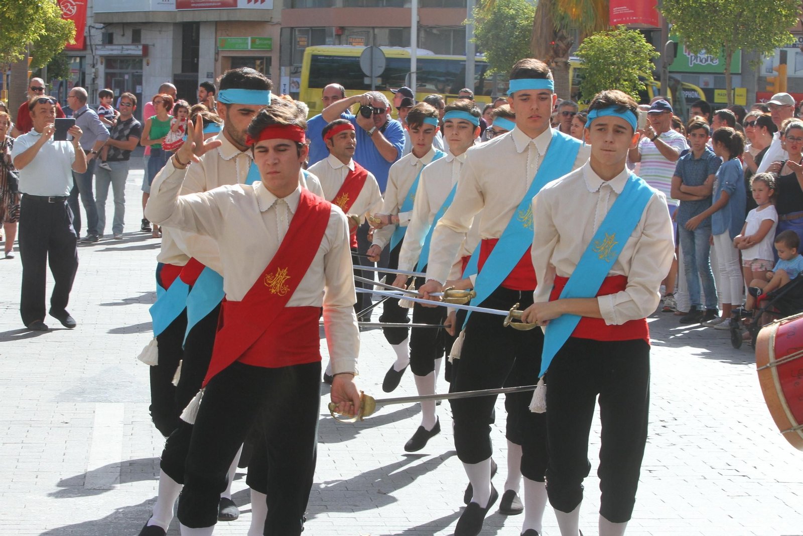 Imágenes del desfile Iberoamericano de bailes.