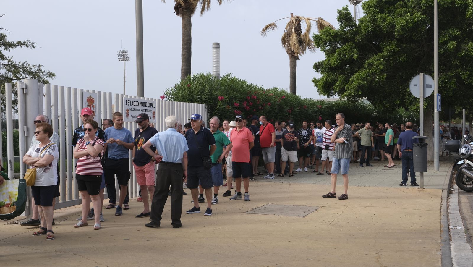 Imágenes de la renovación de los abonos de la U.D. Almería