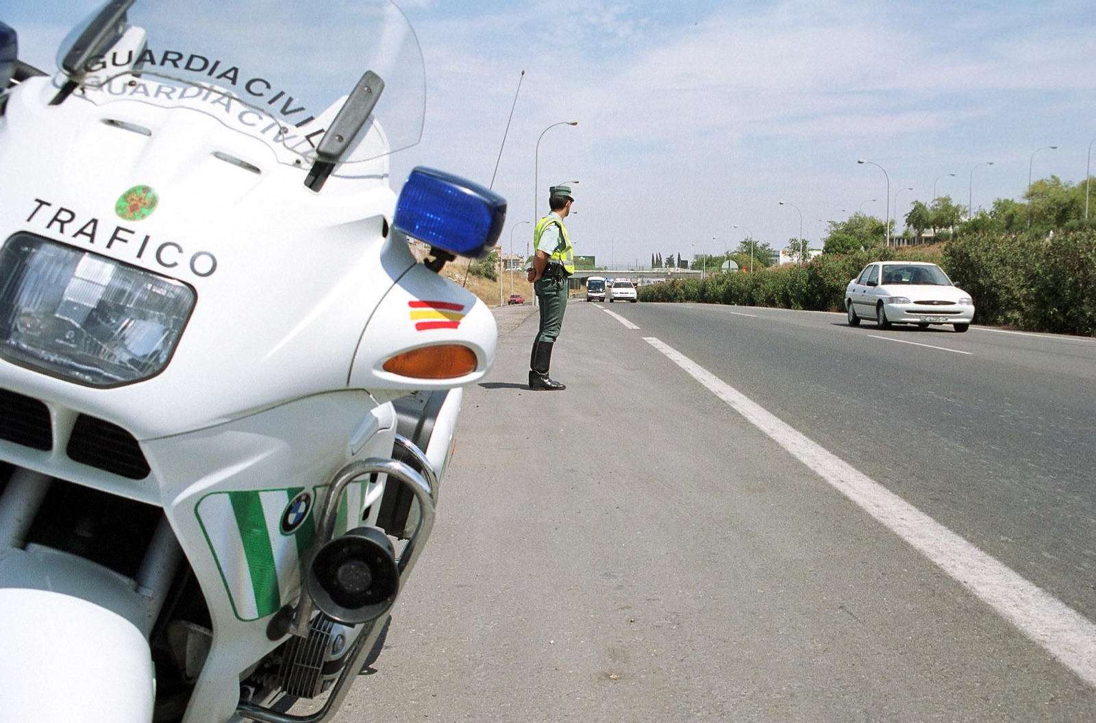 Un agente de la Guardia Civil de Tráfico en una imagen de archivo Un agente de la Guardia Civil de Tráfico en una imagen de archivo