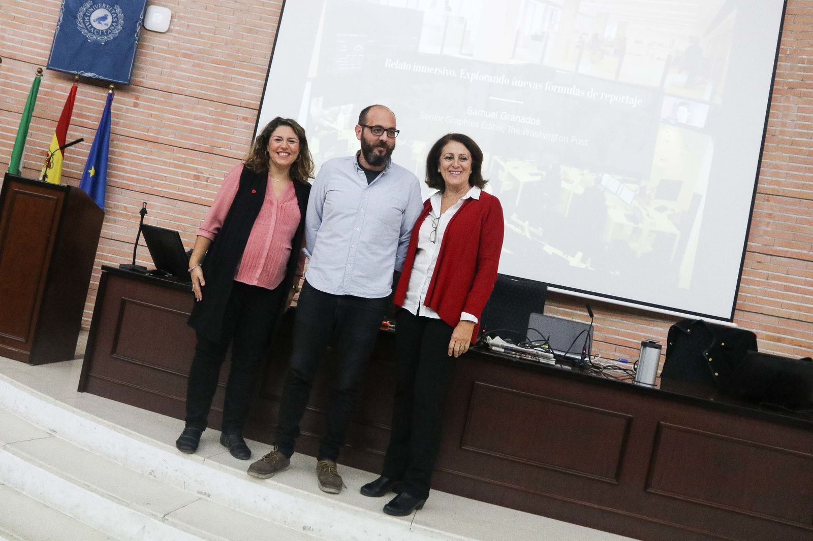 Granados, junto a las profesoras de la UMA Laura Teruel (izq) y Elena Blanco.