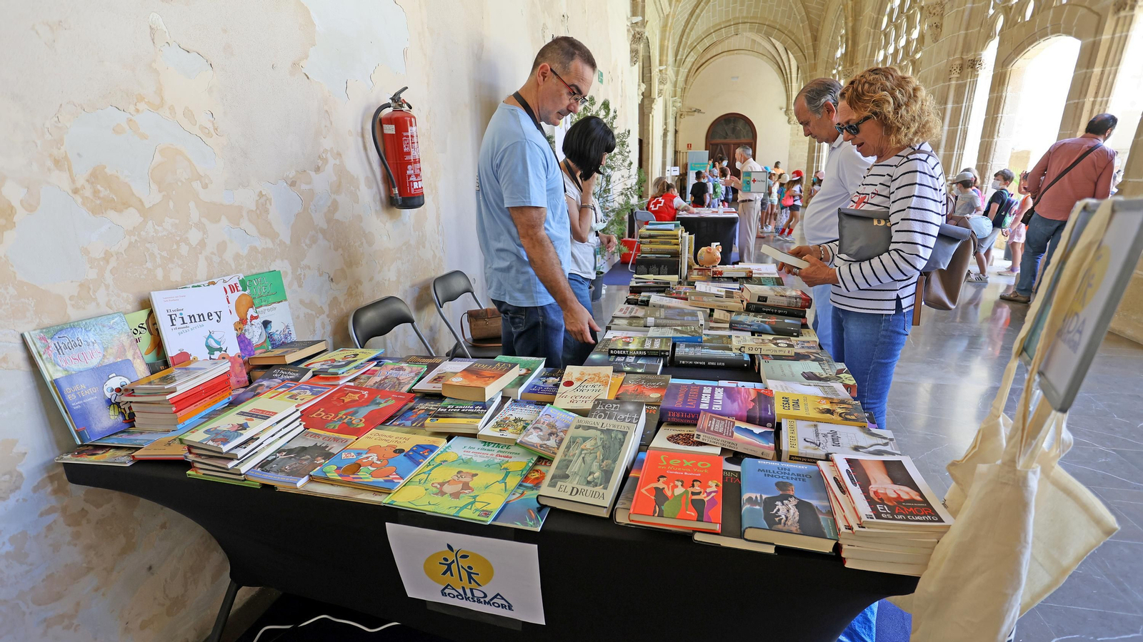 Imágenes de la Feria de la Diversidad en Los Claustros de Santo Domingo