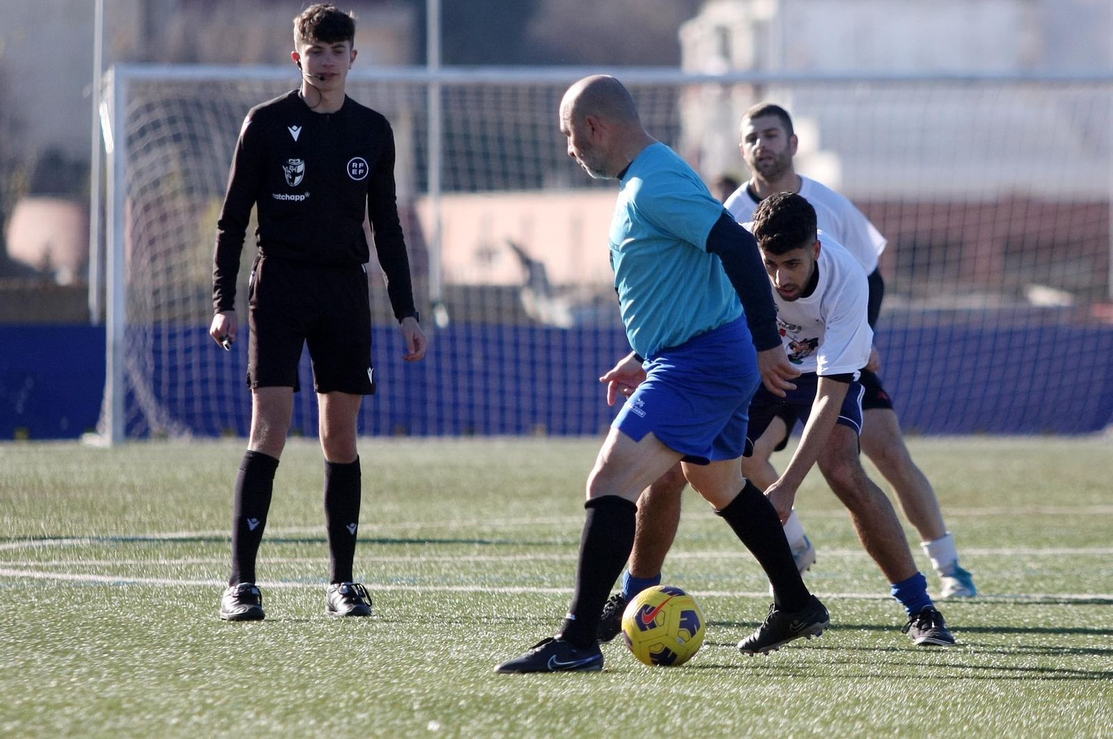 Imágenes del partido homenaje a los árbitros históricos de fútbol de Huelva