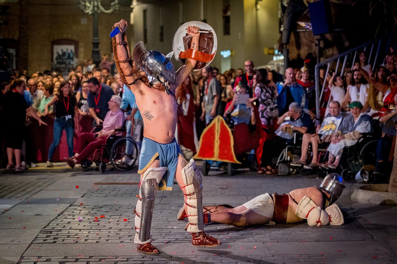 Las imágenes de Gades Romana 2025: la comitiva y el espectáculo inaugural en Cádiz