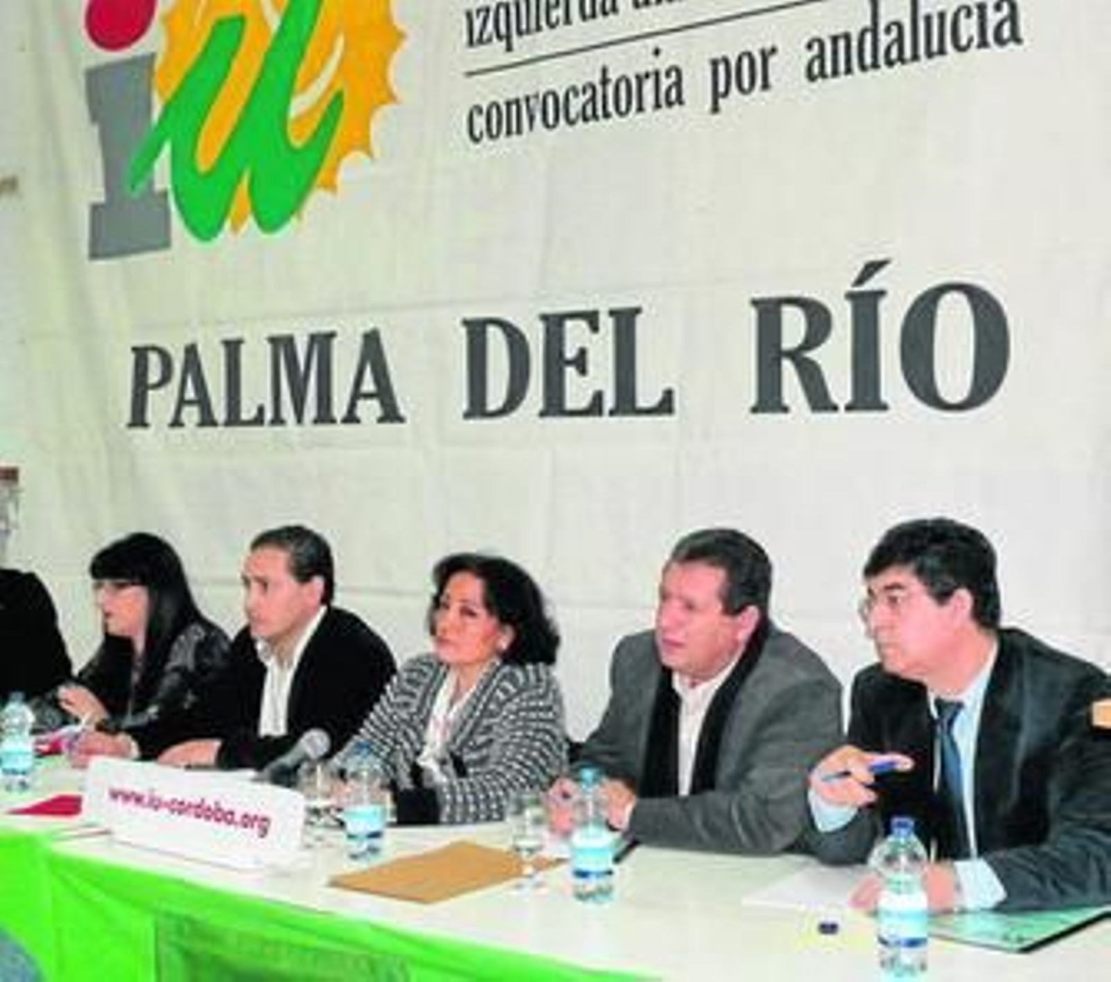 Mesa presidencial de la asamblea provincial de IU, celebrada ayer en Palma del Río.